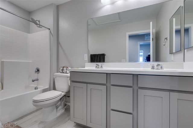 10439 Sadie Blake Avenue, Las Vegas, NV 89166