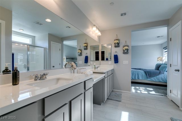 10439 Sadie Blake Avenue, Las Vegas, NV 89166