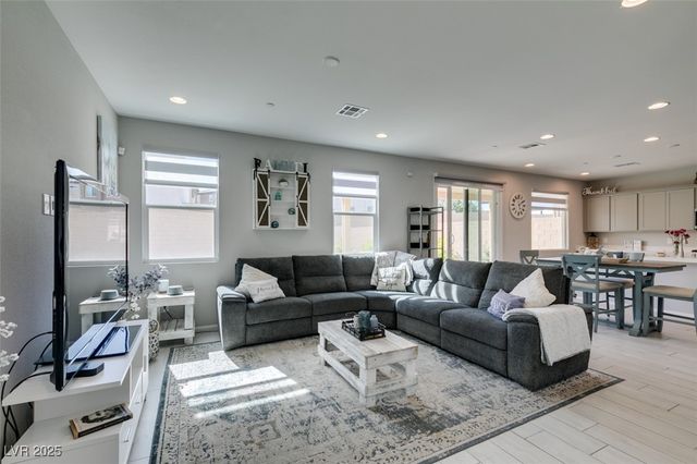 10439 Sadie Blake Avenue, Las Vegas, NV 89166