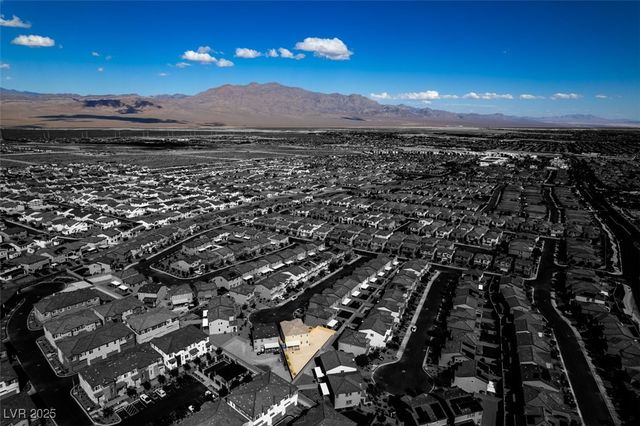 10439 Sadie Blake Avenue, Las Vegas, NV 89166