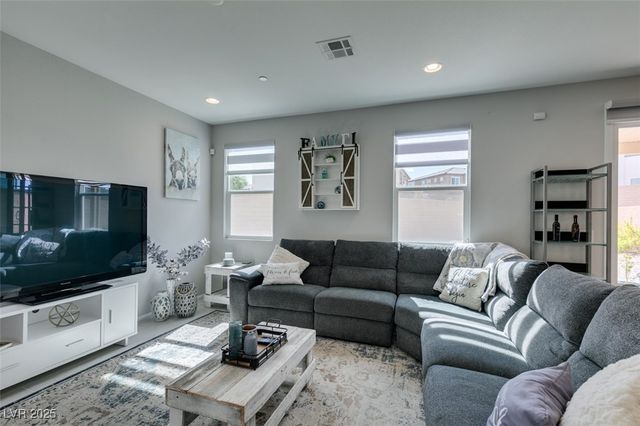 10439 Sadie Blake Avenue, Las Vegas, NV 89166