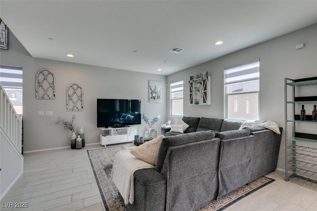 10439 Sadie Blake Avenue, Las Vegas, NV 89166