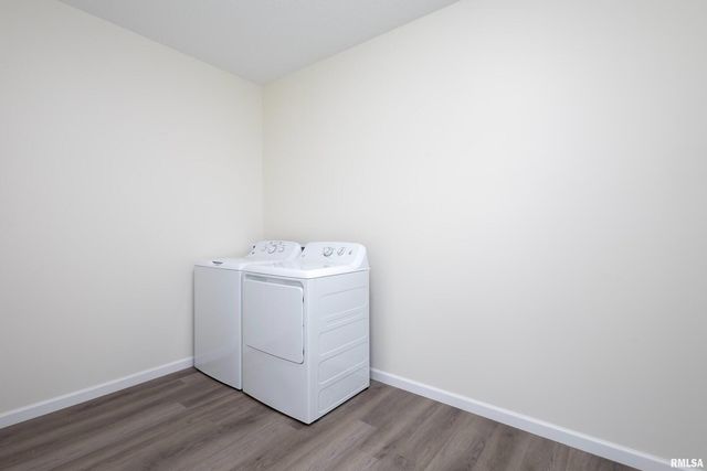 2592 202 MIDDLE Road 202, Bettendorf, IA 52722