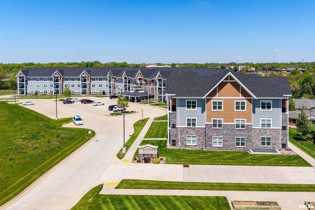 2592 202 MIDDLE Road 202, Bettendorf, IA 52722