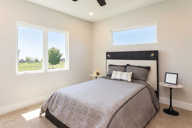 1668 Olde Brandy Lane, Davenport, IA 52807