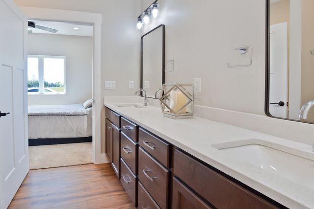 1668 Olde Brandy Lane, Davenport, IA 52807