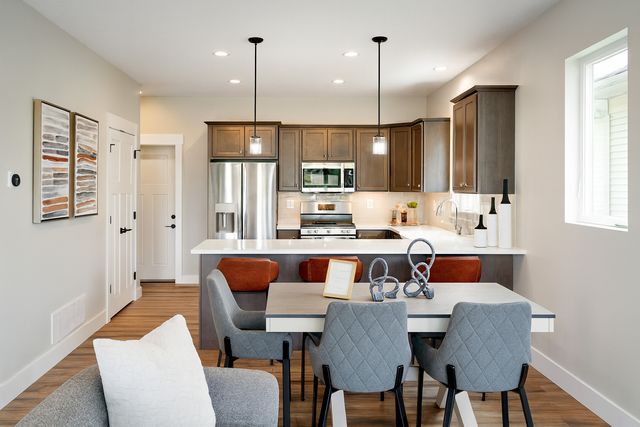 1668 Olde Brandy Lane, Davenport, IA 52807