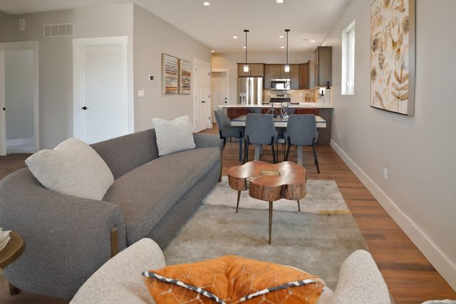 1668 Olde Brandy Lane, Davenport, IA 52807