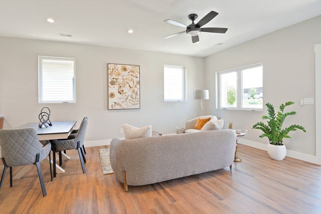 1668 Olde Brandy Lane, Davenport, IA 52807