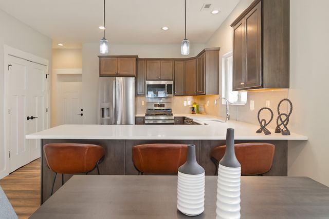 1668 Olde Brandy Lane, Davenport, IA 52807