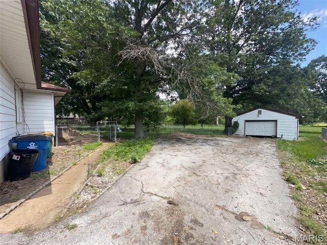 11424 Larimore Road, St Louis, MO 63138