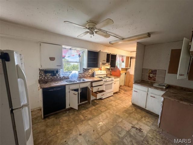 11424 Larimore Road, St Louis, MO 63138