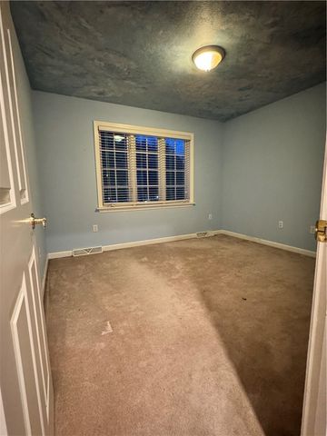 320 Steeplechase Dr, Cranberry Twp, PA 16066