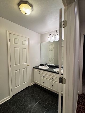 320 Steeplechase Dr, Cranberry Twp, PA 16066