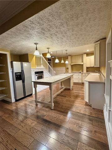 320 Steeplechase Dr, Cranberry Twp, PA 16066