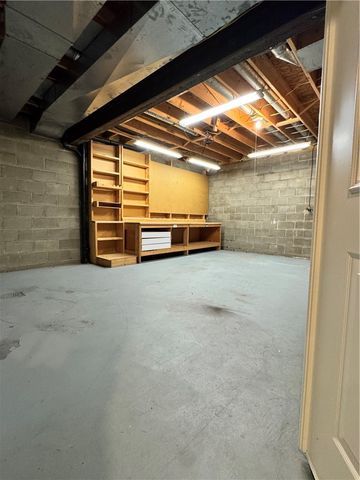 320 Steeplechase Dr, Cranberry Twp, PA 16066