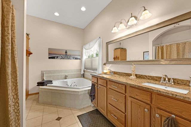 W125S8568 Country View COURT, Muskego, WI 53150