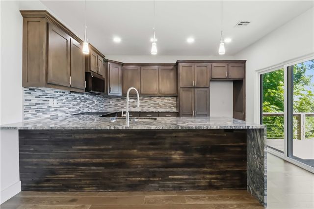 53 Chelmsworth Drive, Bella Vista, AR 72715
