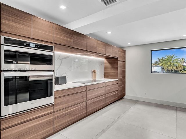 2448 Okeechobee Ln, Fort Lauderdale, FL 33312