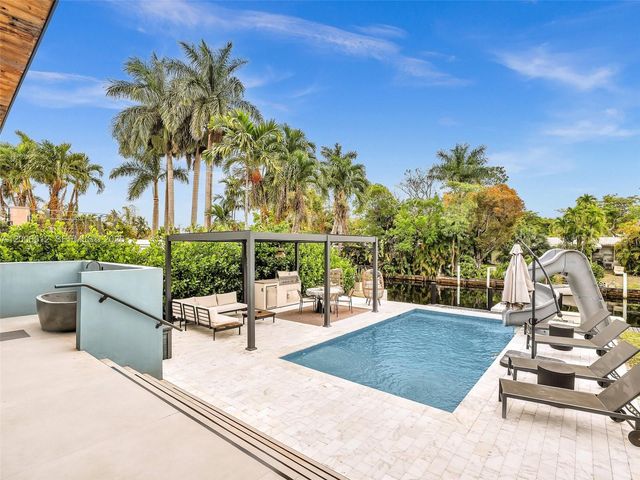 2448 Okeechobee Ln, Fort Lauderdale, FL 33312