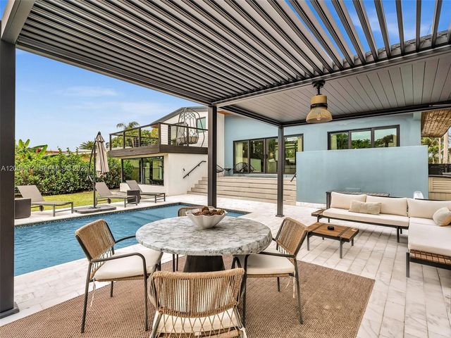 2448 Okeechobee Ln, Fort Lauderdale, FL 33312