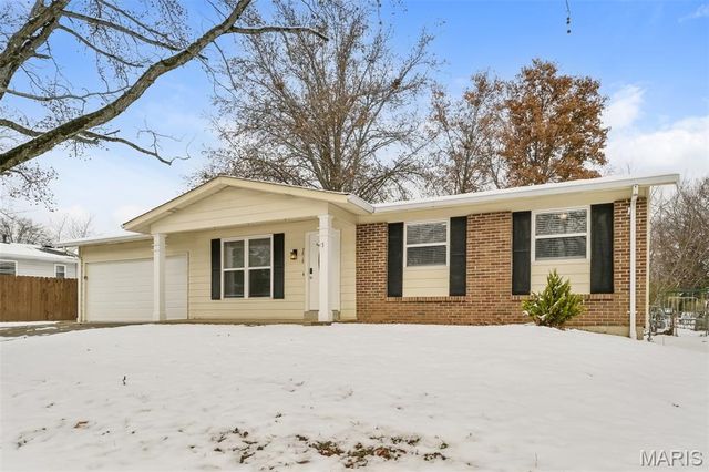 3515 Ridgewood Drive, St Charles, MO 63303