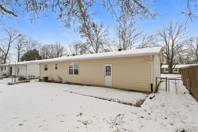 3515 Ridgewood Drive, St Charles, MO 63303