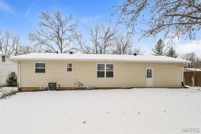 3515 Ridgewood Drive, St Charles, MO 63303