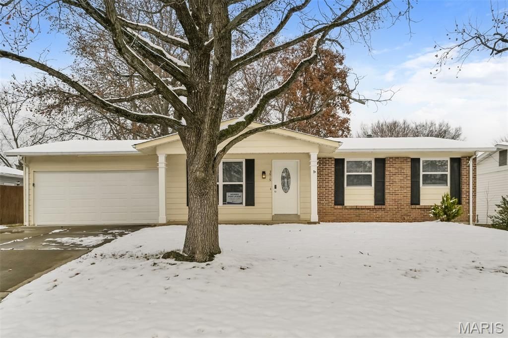 3515 Ridgewood Drive, St Charles, MO 63303