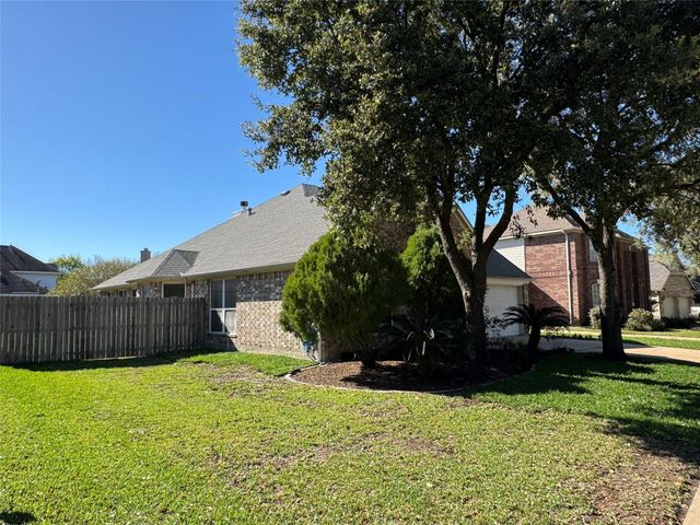 7915 Fall Hollow Drive, Houston, TX 77041