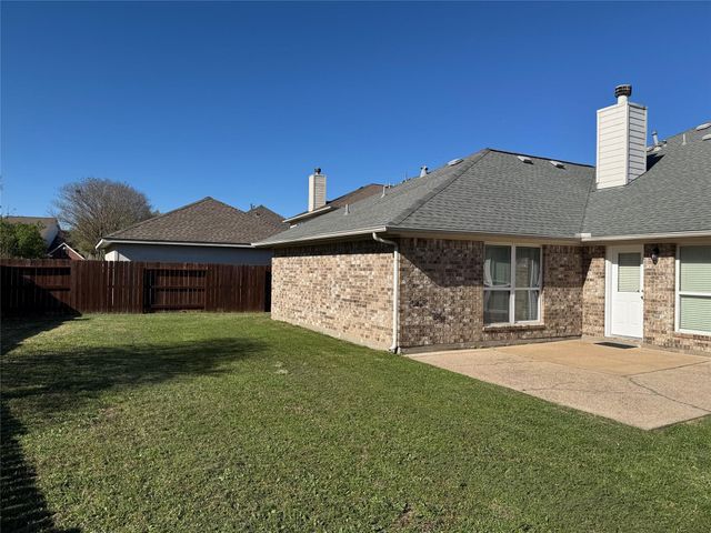 7915 Fall Hollow Drive, Houston, TX 77041