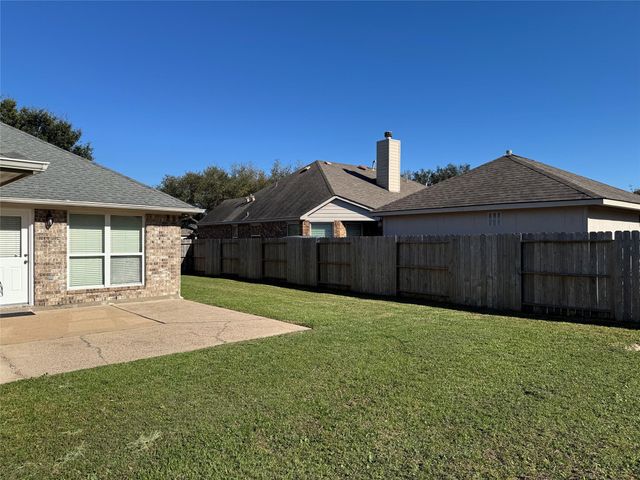 7915 Fall Hollow Drive, Houston, TX 77041