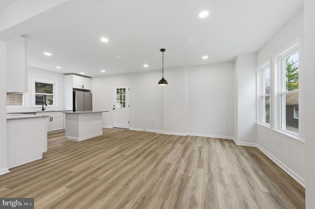 4 N CHESTER PIKE, Glenolden, PA 19036