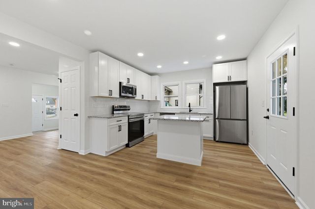 4 N CHESTER PIKE, Glenolden, PA 19036