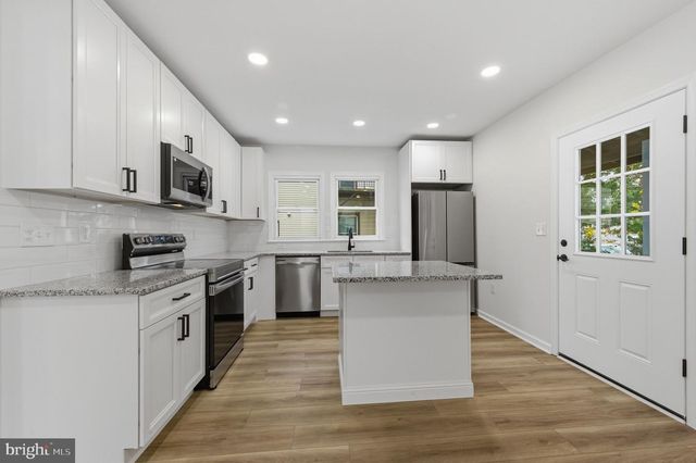 4 N CHESTER PIKE, Glenolden, PA 19036