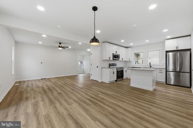 4 N CHESTER PIKE, Glenolden, PA 19036