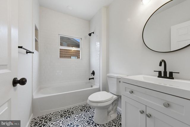 4 N CHESTER PIKE, Glenolden, PA 19036