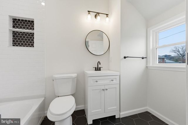 4 N CHESTER PIKE, Glenolden, PA 19036