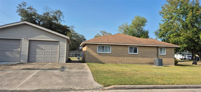 304 Avondale Lane, Friendswood, TX 77546