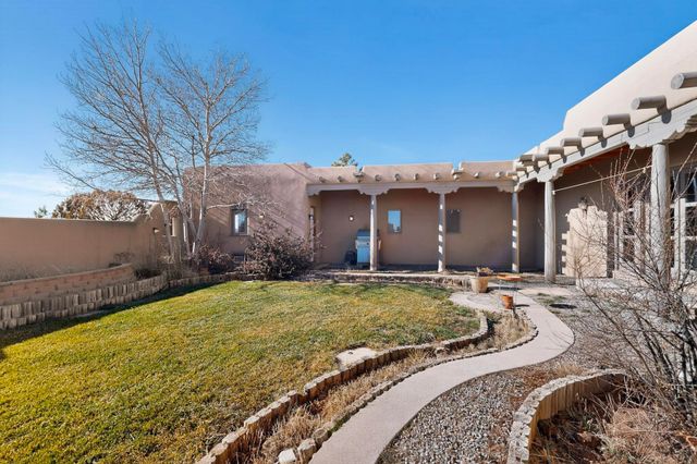 4 Cerrado Loop, Santa Fe, NM 87508