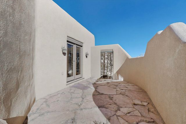 4 Cerrado Loop, Santa Fe, NM 87508