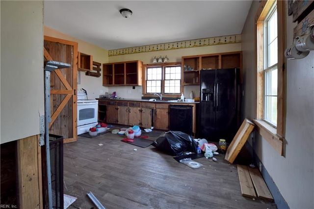 8433 Short LN, Suffolk, VA 23438