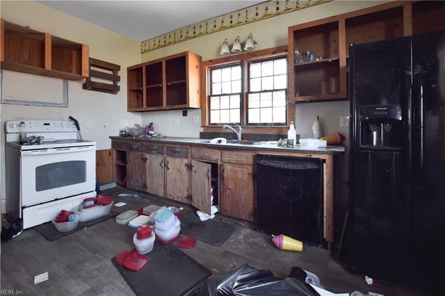 8433 Short LN, Suffolk, VA 23438