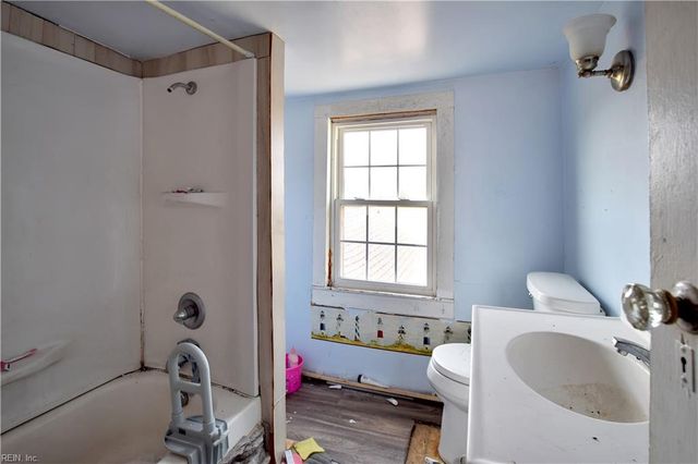 8433 Short LN, Suffolk, VA 23438