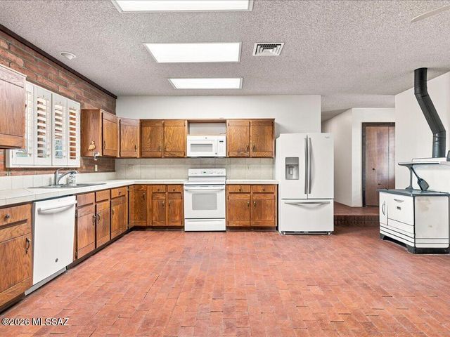 9700 E Andrada Road, Vail, AZ 85641