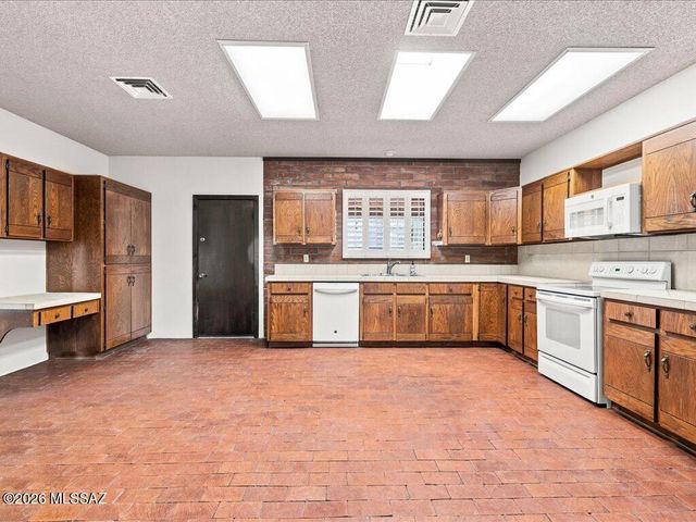 9700 E Andrada Road, Vail, AZ 85641
