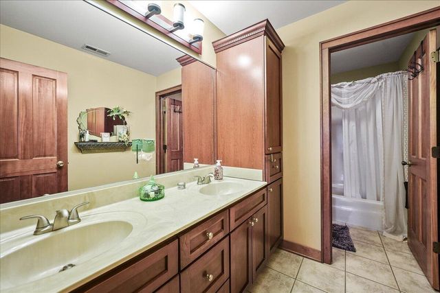7722 Tanager Street, Hobart, IN 46342