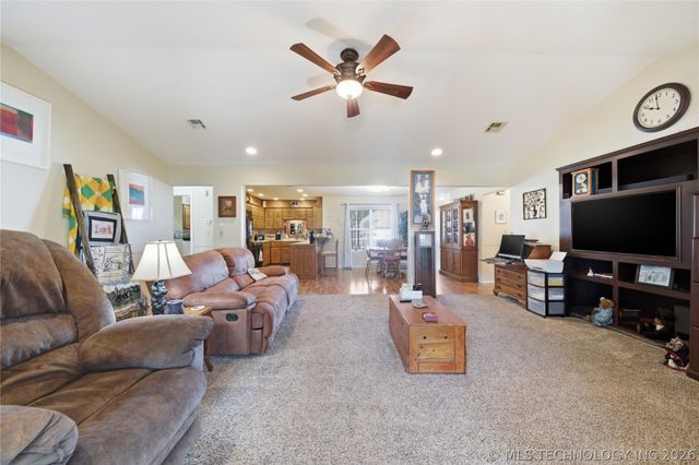 210 S Whittington Street, Salina, OK 74365