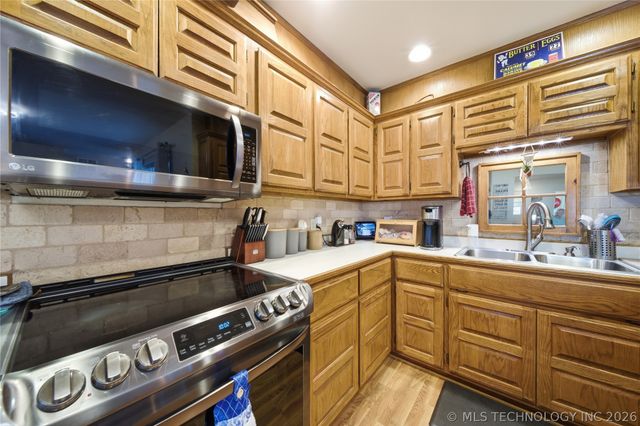 210 S Whittington Street, Salina, OK 74365