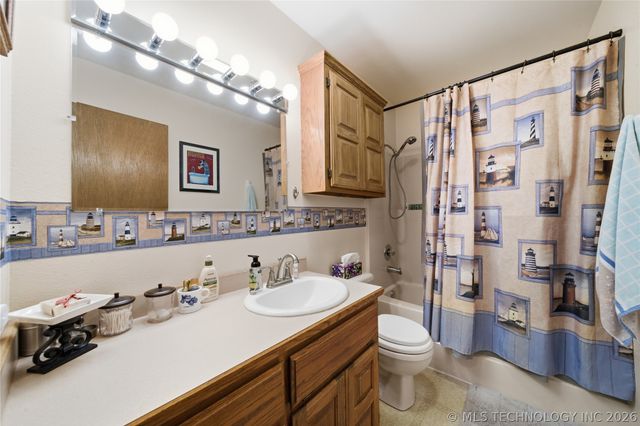 210 S Whittington Street, Salina, OK 74365